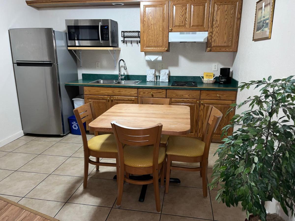 Stratford Inn Ashland Bagian luar foto